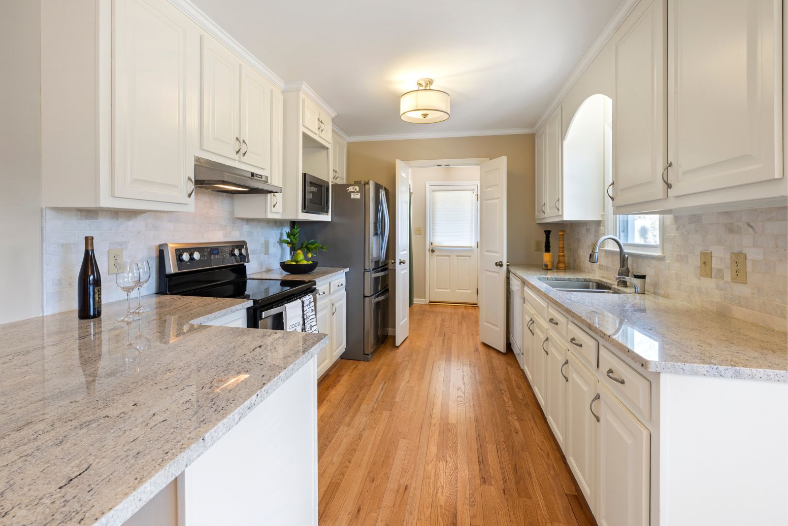 Kitchen Countertops. The Pros and Cons of Natural and Man-made Stones